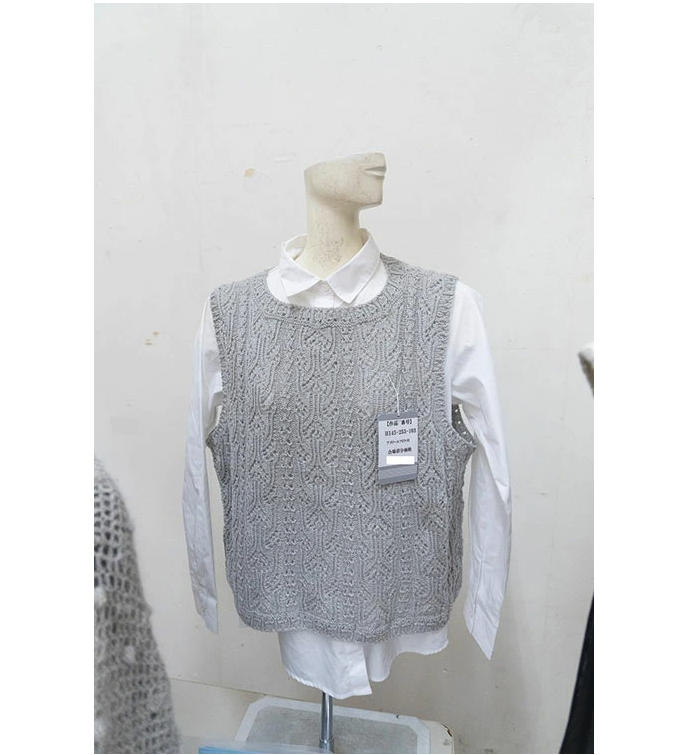 【秋冬】レース模様のトップダウンベスト【中級者】【編み物キット】｜H145-253-103【ハマナカ】※価格は1着分の値段です。【編み図付】